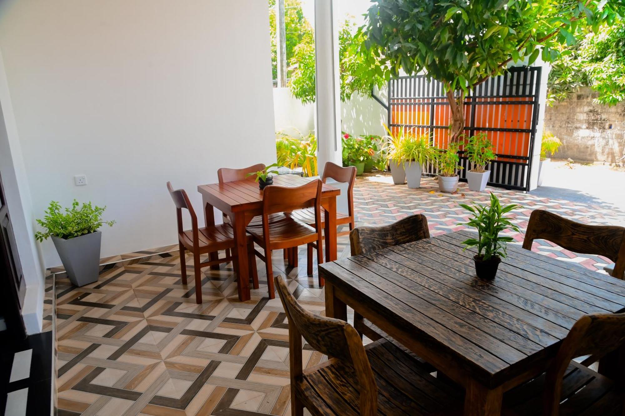 Mario Family Villa And Restaurant Negombo Exterior foto